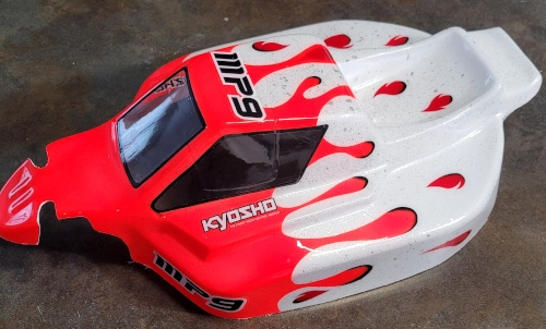 Vous recherchez un peintre pour peindre vos carrosseries de truggy échelle 1/8. Chromatik RC réalise votre rève ! Peinture à l'aérographe avec des peintures de qualité. Mugen mbx8r.