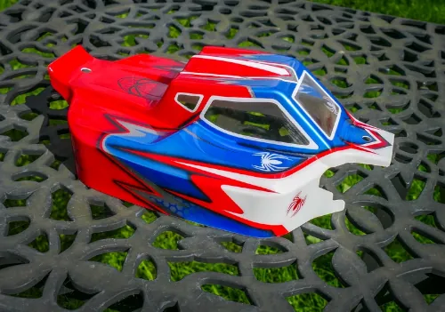 Carrosserie de sworkz s15 brushless avec un design sur-mesure de spiderman. Nous pouvons réaliser un design sur-mesure pour votre carrosserie.