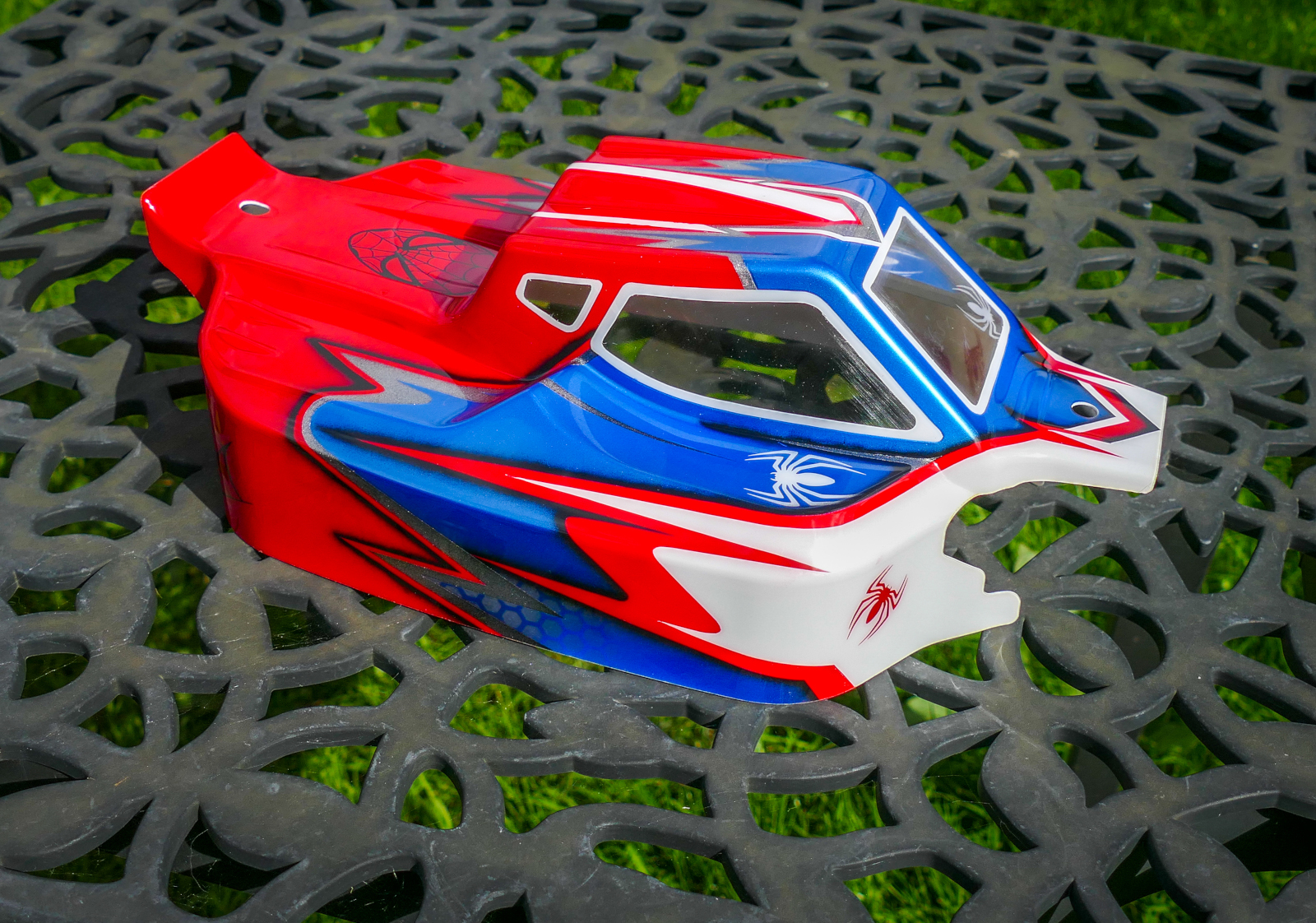 Nos prestations de peinture de voiture radiocommandée vous propose de peinture votre carrosserie mugen mbx8, Kyosho Mp9, Hotbodies 819, Tekno eb48, Yokomo, Team associated.