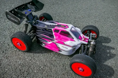 Carrosserie de voiture télécommandée jconcept pour voiture piste infinity IF18. Peinture à l'aérographe. Design sur-mesure pour carrosserie rc. Peinture vallejo.