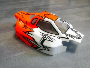 Carrosserie pour voiture radiocommandée mugen mbx8r thermique et électrique. Chromatikrc réalise des peintures de carrosserie sur-mesure. Peinture à l'aérographe sur carrosserie mugen.