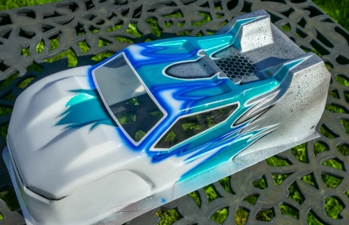 Carrosserie pour voiture radiocommandée truggy eb48 2.1. peinture sur-mesure à l'aérographe pour Serpent et Traxxas. Voiture truggy échelle 1/8.