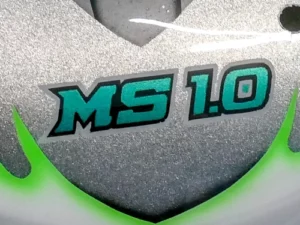 Lettrage peint à l'aérographe pour voiture radiocommandée de marque Yokomo. Modèle de carrosserie piste échelle 1/10, modèle Yokomo MS 1.0.