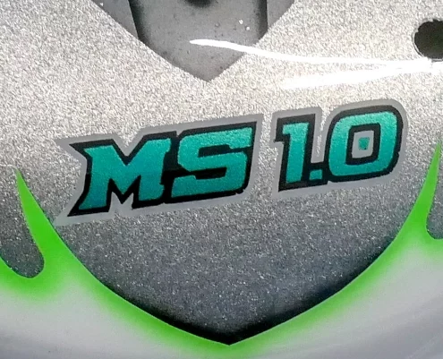 Lettrage peint à l'aérographe pour voiture radiocommandée de marque Yokomo. Modèle de carrosserie piste échelle 1/10, modèle Yokomo MS 1.0.