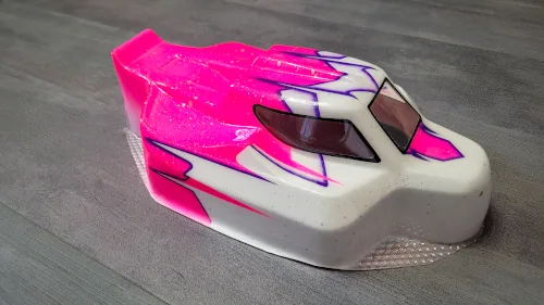 Carrosserie de voiture radiocommandée, bicolor ou unie, avec ou sans projections de gouttes, et sans option.