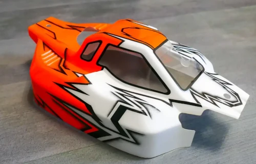 Carrosserie pour voiture radiocommandée sworks thermique et électrique. Chromatikrc réalise des peintures de carrosserie personnalisée. Peinture à l'aérographe sur carrosserie.